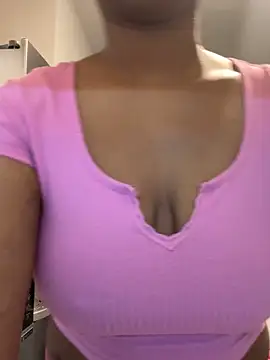 Snapshot of CandyLuxxxx chatting on December 28, 12:36 am CandyLuxxxx online show from December 28, 12:36 am