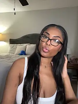 Snapshot of CandyLuxxxx chatting on January 31, 11:24 am CandyLuxxxx online show from January 31, 11:24 am