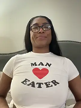 Snapshot of CandyLuxxxx chatting on February 20, 11:42 am CandyLuxxxx online show from February 20, 11:42 am