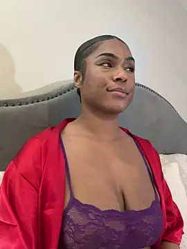 Snapshot of CandyLuxxxx chatting on February 28, 10:30 am CandyLuxxxx online show from February 28, 10:30 am