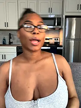 Snapshot of CandyLuxxxx chatting on September 16, 7:37 pm CandyLuxxxx online show from September 16, 7:37 pm