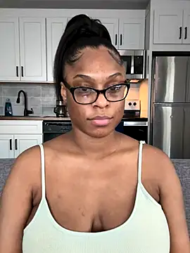 Snapshot of CandyLuxxxx chatting on September 18, 8:00 pm CandyLuxxxx online show from September 18, 8:00 pm
