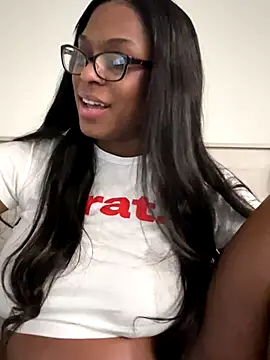 Snapshot of CandyLuxxxx chatting on October 5, 10:57 am CandyLuxxxx online show from October 5, 10:57 am
