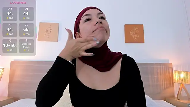 aisha vs online show from October 29, 1:24 pm