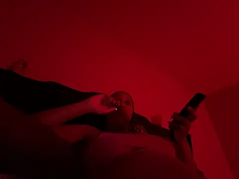 Snapshot of Macadamianutx chatting on February 25, 3:16 am Macadamianutx online show from February 25, 3:16 am