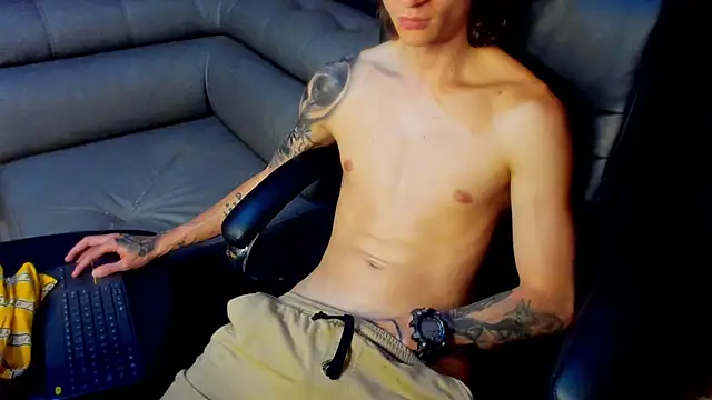 Snapshot of Dmtry6 chatting on January 20, 12:36 am Dmtry6 online show from January 20, 12:36 am