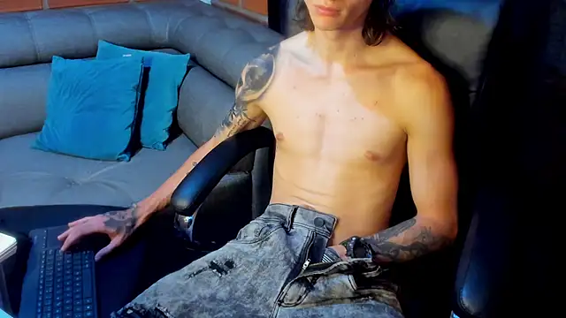 Snapshot of Dmtry6 chatting on January 28, 12:05 am Dmtry6 online show from January 28, 12:05 am