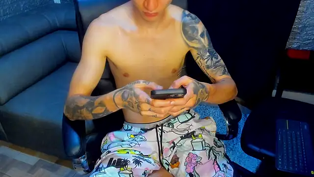 Snapshot of Dmtry6 chatting on March 9, 1:04 am Dmtry6 online show from March 9, 1:04 am