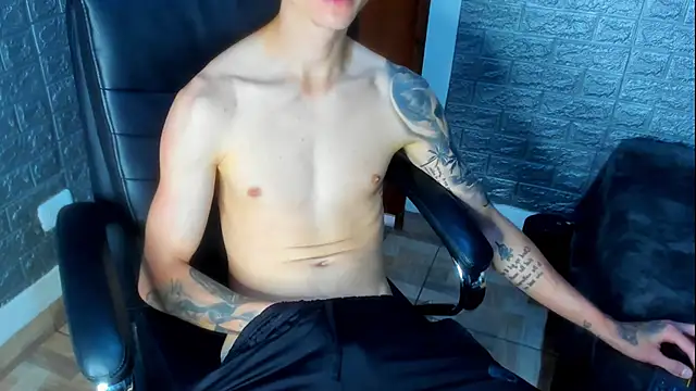 Snapshot of Dmtry6 chatting on September 15, 2:39 pm Dmtry6 online show from September 15, 2:39 pm