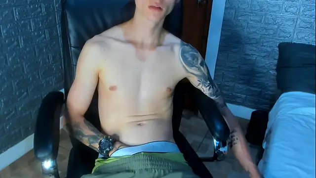 Snapshot of Dmtry6 chatting on September 17, 11:28 pm Dmtry6 online show from September 17, 11:28 pm