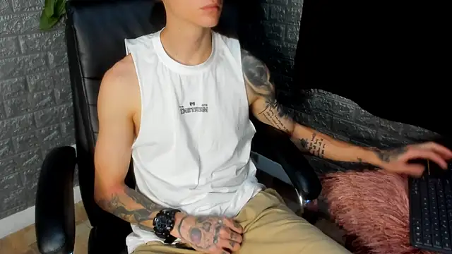 Snapshot of Dmtry6 chatting on November 12, 9:03 pm Dmtry6 online show from November 12, 9:03 pm