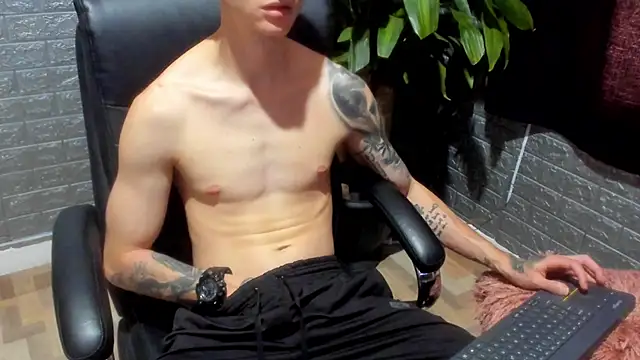 Snapshot of Dmtry6 chatting on January 9, 6:42 pm Dmtry6 online show from January 9, 6:42 pm