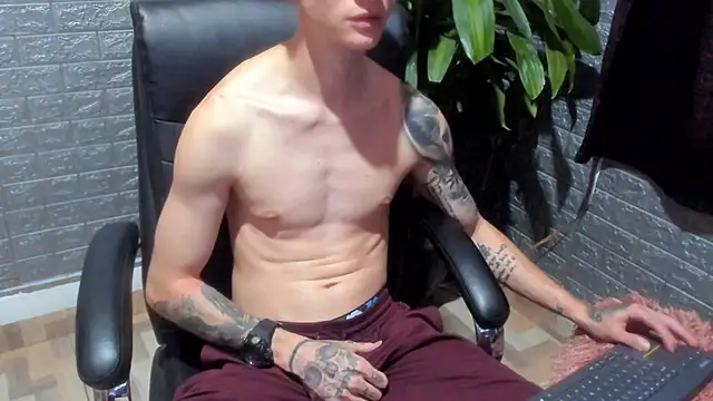 Snapshot of Dmtry6 chatting on January 13, 9:09 pm Dmtry6 online show from January 13, 9:09 pm