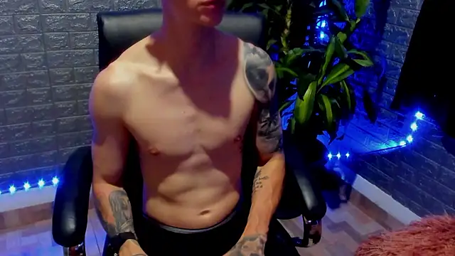 Snapshot of Dmtry6 chatting on February 11, 11:21 pm Dmtry6 online show from February 11, 11:21 pm