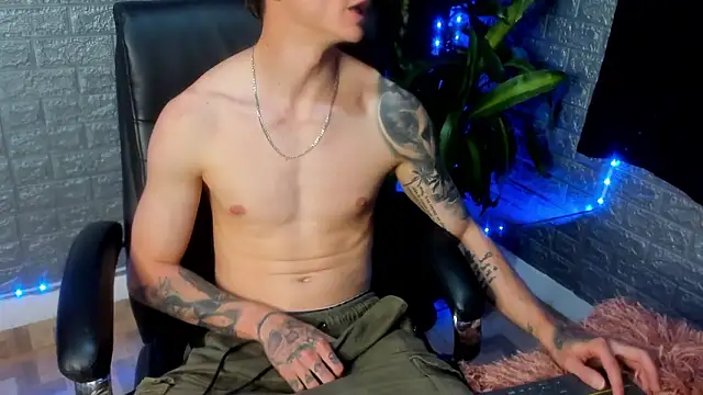 Snapshot of Dmtry6 chatting on February 20, 10:10 pm Dmtry6 online show from February 20, 10:10 pm