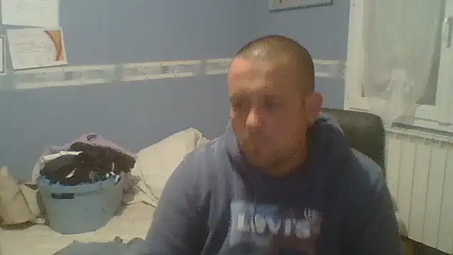 Snapshot of manubm03 chatting on October 14, 3:57 pm manubm03 online show from October 14, 3:57 pm