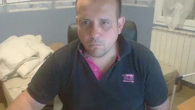 Snapshot of manubm03 chatting on October 28, 12:52 pm manubm03 online show from October 28, 12:52 pm