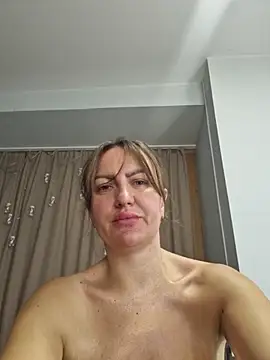 Snapshot of KamaSons chatting on October 31, 11:33 am KamaSons online show from October 31, 11:33 am