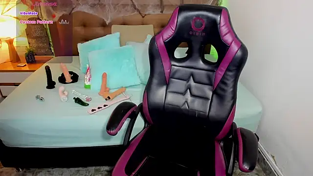 Snapshot of mila_katts chatting on October 25, 6:54 am mila katts online show from October 25, 6:54 am