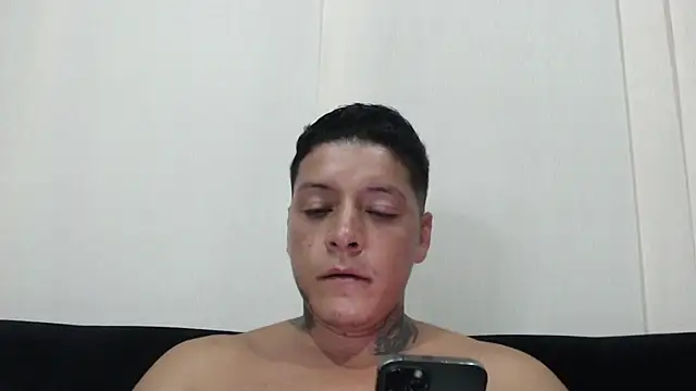 Snapshot of EvandMikeePh chatting on February 25, 12:09 am EvandMikeePh online show from February 25, 12:09 am