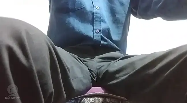 Snapshot of manan28 chatting on February 15, 10:00 am manan28 online show from February 15, 10:00 am