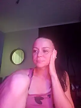 Snapshot of MrsBunnyBum chatting on April 9, 7:30 pm MrsBunnyBum online show from April 9, 7:30 pm