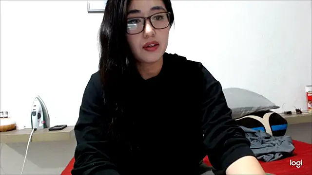 Snapshot of YummymeowW chatting on December 29, 4:48 am YummymeowW online show from December 29, 4:48 am