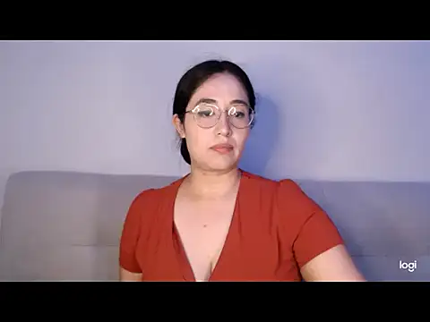 Snapshot of YummymeowW chatting on July 5, 1:01 am YummymeowW online show from July 5, 1:01 am
