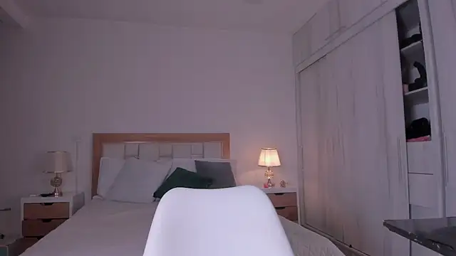 mia hank online show from January 15, 11:43 am