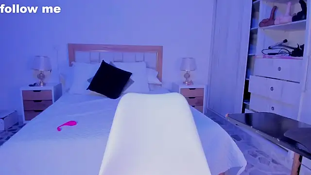 mia hank online show from February 13, 12:00 pm