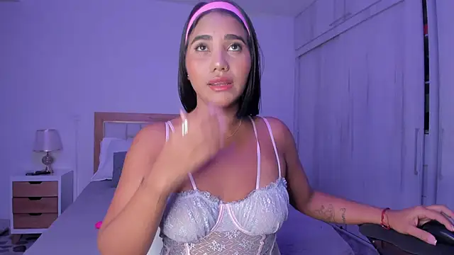 mia hank online show from March 10, 11:42 am