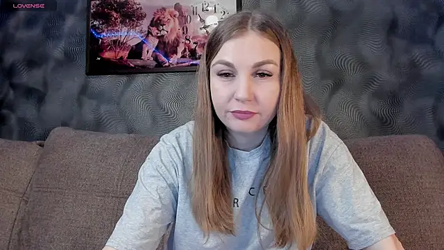 Snapshot of CassieMils chatting on February 12, 8:16 am CassieMils online show from February 12, 8:16 am