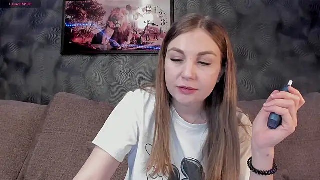 Snapshot of CassieMils chatting on February 18, 12:39 pm CassieMils online show from February 18, 12:39 pm