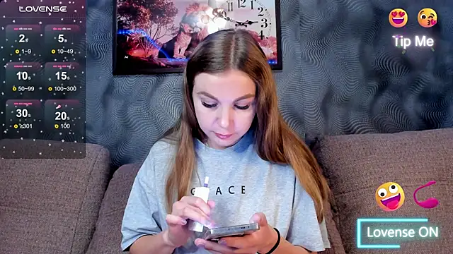 Snapshot of CassieMils chatting on October 22, 6:02 am CassieMils online show from October 22, 6:02 am