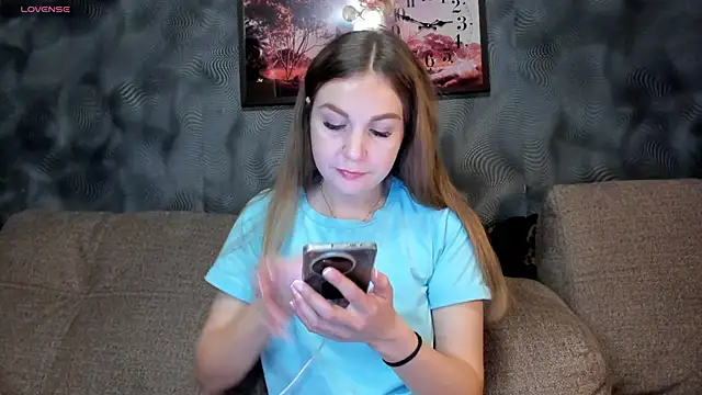 Snapshot of CassieMils chatting on November 5, 4:18 pm CassieMils online show from November 5, 4:18 pm