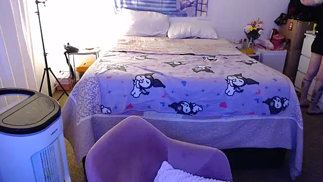 Snapshot of latinpetit chatting on November 13, 2:43 am latinpetit online show from November 13, 2:43 am