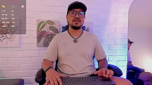 Snapshot of DaviidEvans_ chatting on January 18, 4:05 am DaviidEvans online show from January 18, 4:05 am