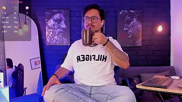 Snapshot of DaviidEvans_ chatting on February 5, 1:49 pm DaviidEvans online show from February 5, 1:49 pm