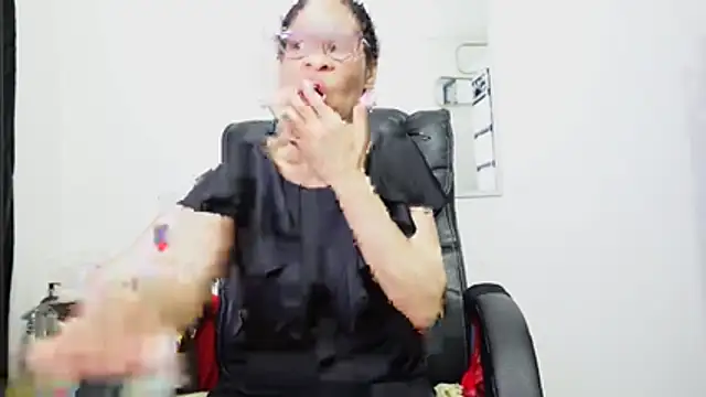 Snapshot of Aries_Mature chatting on June 12, 4:33 am Aries Mature online show from June 12, 4:33 am