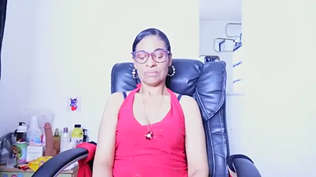 Snapshot of Aries_Mature chatting on June 25, 5:12 am Aries Mature online show from June 25, 5:12 am