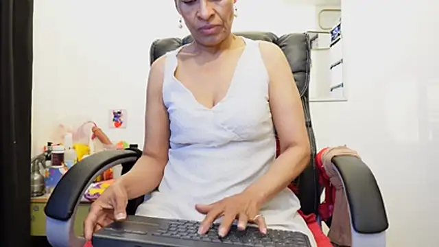 Snapshot of Aries_Mature chatting on July 9, 12:26 am Aries Mature online show from July 9, 12:26 am