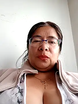   valentina18 online show from December 15, 1:43 pm