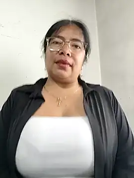   valentina18 online show from April 19, 1:10 pm