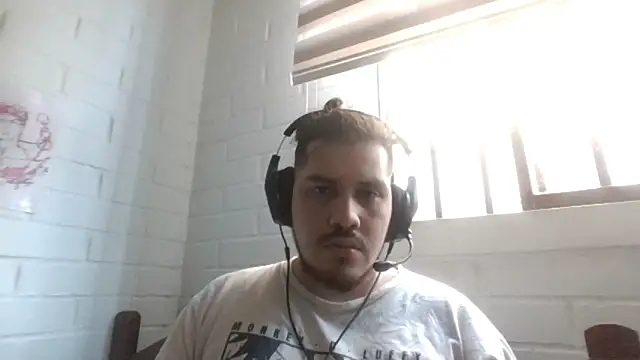 Snapshot of hung_weeb chatting on January 16, 7:29 pm hung weeb online show from January 16, 7:29 pm