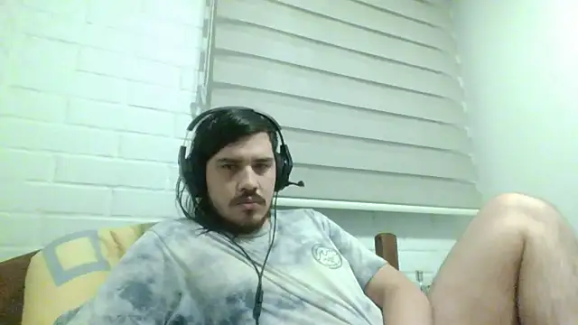 Snapshot of hung_weeb chatting on March 31, 3:19 am hung weeb online show from March 31, 3:19 am