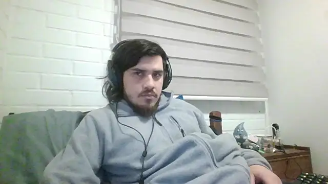 Snapshot of hung_weeb chatting on August 3, 2:32 am hung weeb online show from August 3, 2:32 am