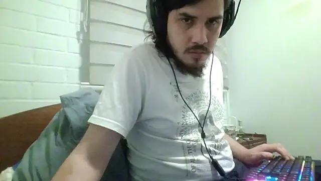 Snapshot of hung_weeb chatting on August 4, 2:37 am hung weeb online show from August 4, 2:37 am