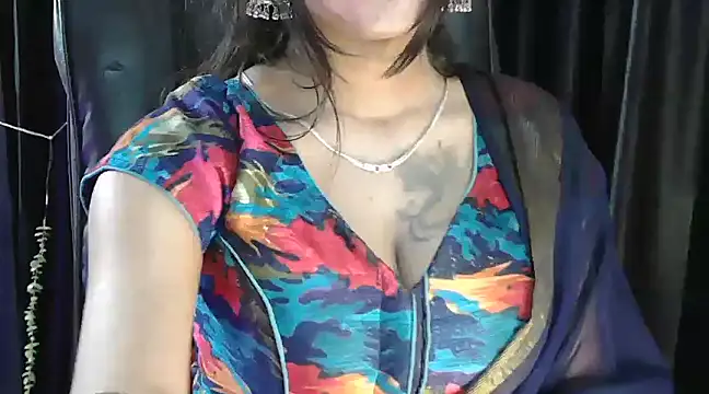 Snapshot of JannatDoll1 chatting on December 25, 11:43 am JannatDoll1 online show from December 25, 11:43 am