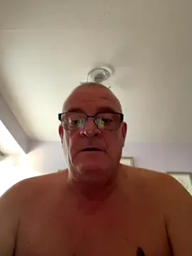 Snapshot of Garry831 chatting on November 5, 3:12 pm Garry831 online show from November 5, 3:12 pm