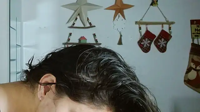 Snapshot of Nikkykora15 chatting on December 2, 12:05 am Nikkykora15 online show from December 2, 12:05 am